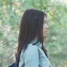 女子踹人前被保安关车门夹腿